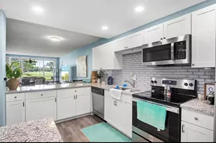 7461 W Country Club Dr N, Sarasota, FL 34243 - Photo 3