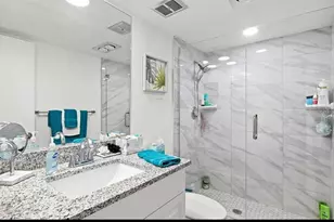 7461 W Country Club Dr N, Sarasota, FL 34243 - Photo 17