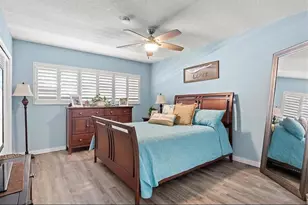 7461 W Country Club Dr N, Sarasota, FL 34243 - Photo 11