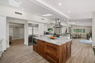 5045 Oxford Dr, Sarasota, FL 34242 - Photo 17