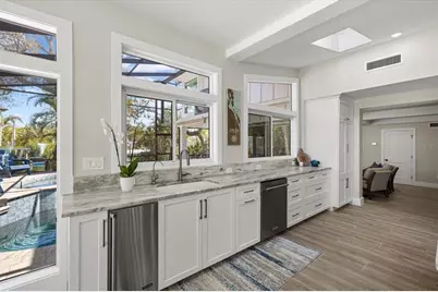 5045 Oxford Drive, Sarasota, FL 34242 - Photo 15