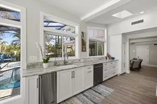 5045 Oxford Dr, Sarasota, FL 34242 - Photo 15