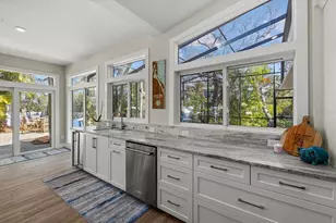 5045 Oxford Dr, Sarasota, FL 34242 - Photo 17