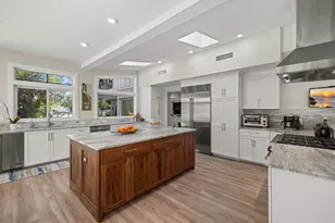 5045 Oxford Dr, Sarasota, FL 34242 - Photo 13