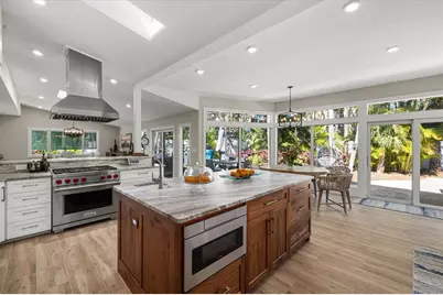 5045 Oxford Drive, Sarasota, FL 34242 - Photo 13