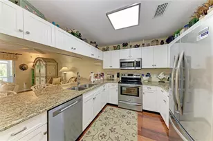 6250 Holmes Blvd, Holmes Beach, FL 34217 - Photo 9