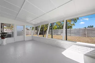 4213 Des Plaines Dr, Sarasota, FL 34233 - Photo 23