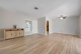 4213 Des Plaines Dr, Sarasota, FL 34233 - Photo 7