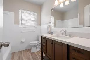 4213 Des Plaines Dr, Sarasota, FL 34233 - Photo 17