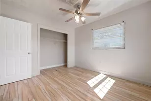 4213 Des Plaines Dr, Sarasota, FL 34233 - Photo 15