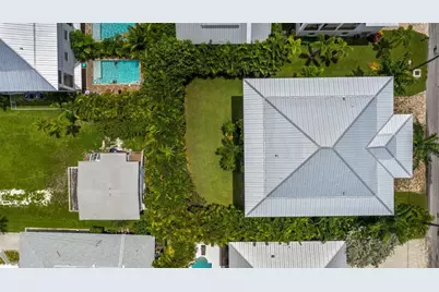 1021 Crescent Street, Sarasota, FL 34242 - Photo 3