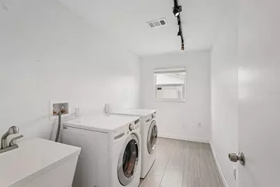 5385 Dominica Circle, Sarasota, FL 34233 - Photo 13