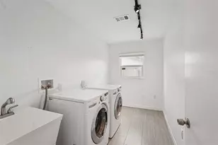 5385 Dominica Cir, Sarasota, FL 34233 - Photo 13