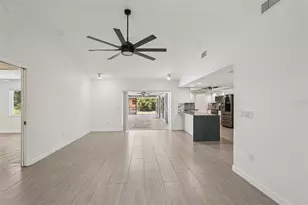 5385 Dominica Cir, Sarasota, FL 34233 - Photo 17