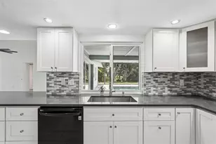 5385 Dominica Cir, Sarasota, FL 34233 - Photo 5