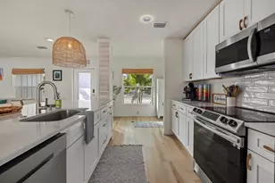 2069 Bougainvillea St, Sarasota, FL 34239 - Photo 9