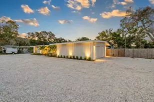 2069 Bougainvillea St, Sarasota, FL 34239 - Photo 3