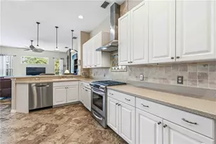 7714 Ashley Cir, Bradenton, FL 34201 - Photo 9