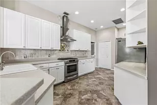 7714 Ashley Cir, Bradenton, FL 34201 - Photo 7