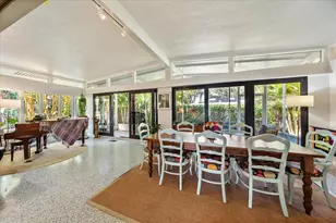 2715 Valencia Dr, Sarasota, FL 34239 - Photo 13