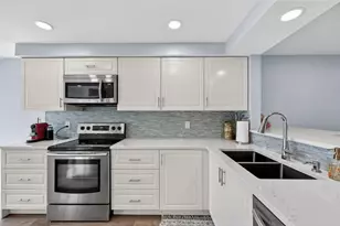 3805 E Bay Dr, Holmes Beach, FL 34217 - Photo 7