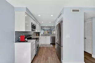 3805 E Bay Dr, Holmes Beach, FL 34217 - Photo 5