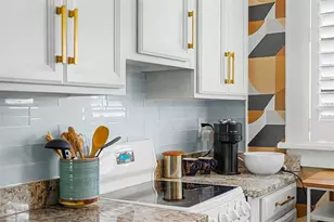 210 N 17th St W, Bradenton, FL 34205 - Photo 11