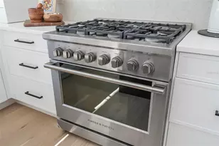 1834 Bougainvillea St, Sarasota, FL 34239 - Photo 9