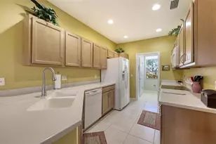 3736 82nd Ave Cir E, Sarasota, FL 34243 - Photo 15