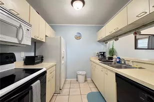 3821 59th Ave W, Bradenton, FL 34210 - Photo 9