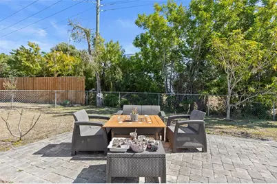 6725 Roxbury Drive, Sarasota, FL 34231 - Photo 17