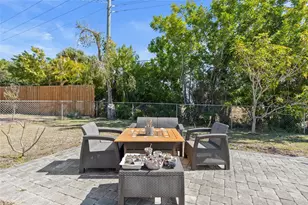 6725 Roxbury Dr, Sarasota, FL 34231 - Photo 17