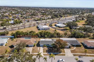 6725 Roxbury Dr, Sarasota, FL 34231 - Photo 23