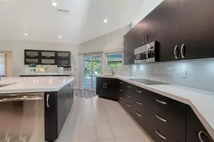 6948 Stetson St Cir, Sarasota, FL 34243 - Photo 9