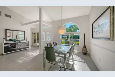 6948 Stetson Street Circle, Sarasota, FL 34243 - Photo 3