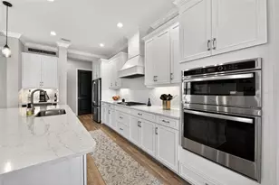 10253 Canaveral Cir, Sarasota, FL 34241 - Photo 9