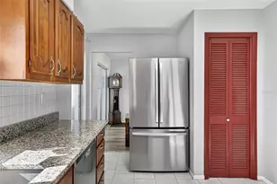 405 W Seminole Dr, Venice, FL 34293 - Photo 13