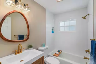 635 Melody Cir, Sarasota, FL 34237 - Photo 9