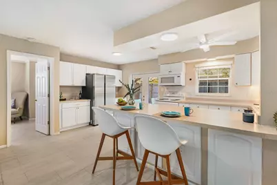 635 Melody Circle, Sarasota, FL 34237 - Photo 5