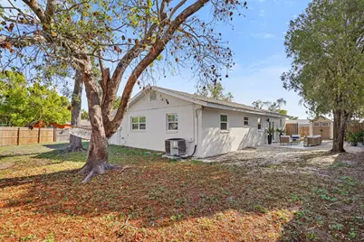 635 Melody Circle, Sarasota, FL 34237 - Photo 17