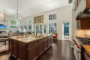 1729 Cherokee Dr, Sarasota, FL 34239 - Photo 17