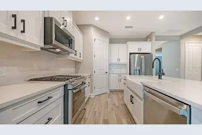 12705 Palatka Drive, Venice, FL 34293 - Photo 11