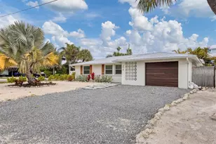 270 Gladiolus St, Anna Maria, FL 34216 - Photo 3
