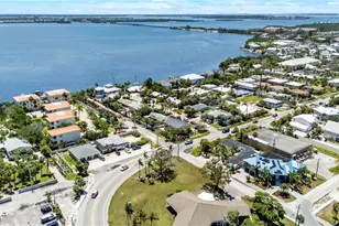 205 Peacock Ln, Holmes Beach, FL 34217 - Photo 31