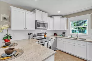 205 Peacock Ln, Holmes Beach, FL 34217 - Photo 9