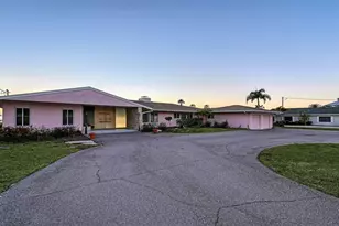 7322 Westmoreland Dr, Sarasota, FL 34243 - Photo 5