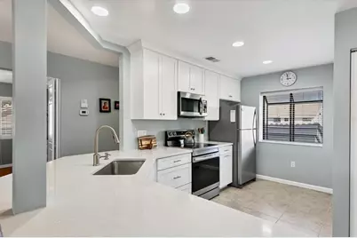 600 Carriage House Lane #204, Nokomis, FL 34275 - Photo 7