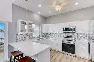 2424 Bay Dr, Bradenton, FL 34207 - Photo 9