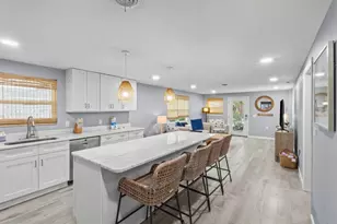 690 Fox St, Longboat Key, FL 34228 - Photo 5