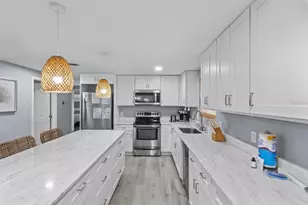 690 Fox St, Longboat Key, FL 34228 - Photo 3